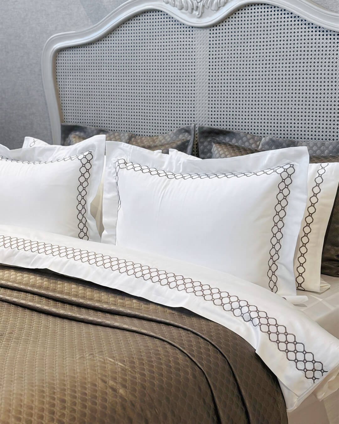 Nakışlı Nevresim Takımı Çift Kişilik Lotus - 120 Tel By-Mınk