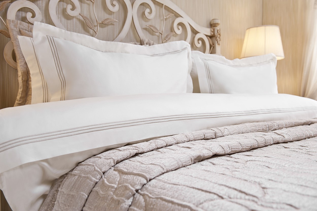 Nevresim Takımı Çift Kişilik 3 Sıra Pikolu Ebruli Km Bej