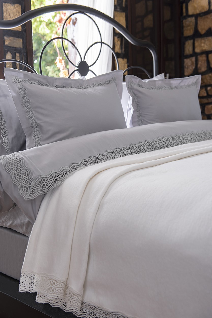 Dantelli Battaniye Çift Kişilik Daisy Kemik