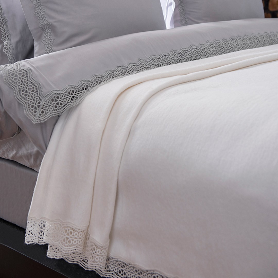 Dantelli Battaniye Çift Kişilik Daisy Kemik