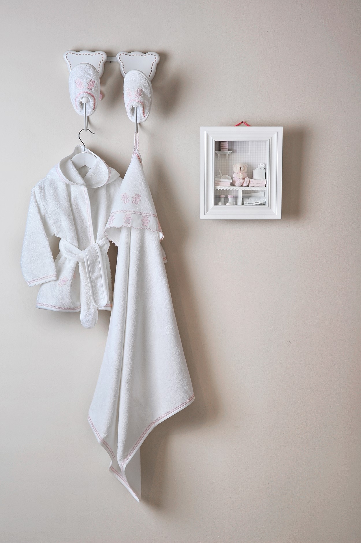 Bebek Bornoz+Terlik Ayıcıklı Kanaviçe By Pembe