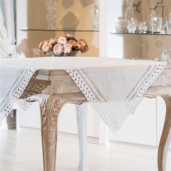 Dantelli Masa Örtüsü Su Dalgası 120*120 Beyaz