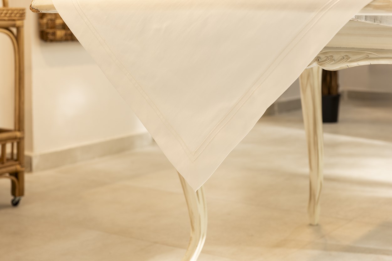 2 Sıra Pikolu Masa Örtüsü 120*120 Beyaz-Beyaz