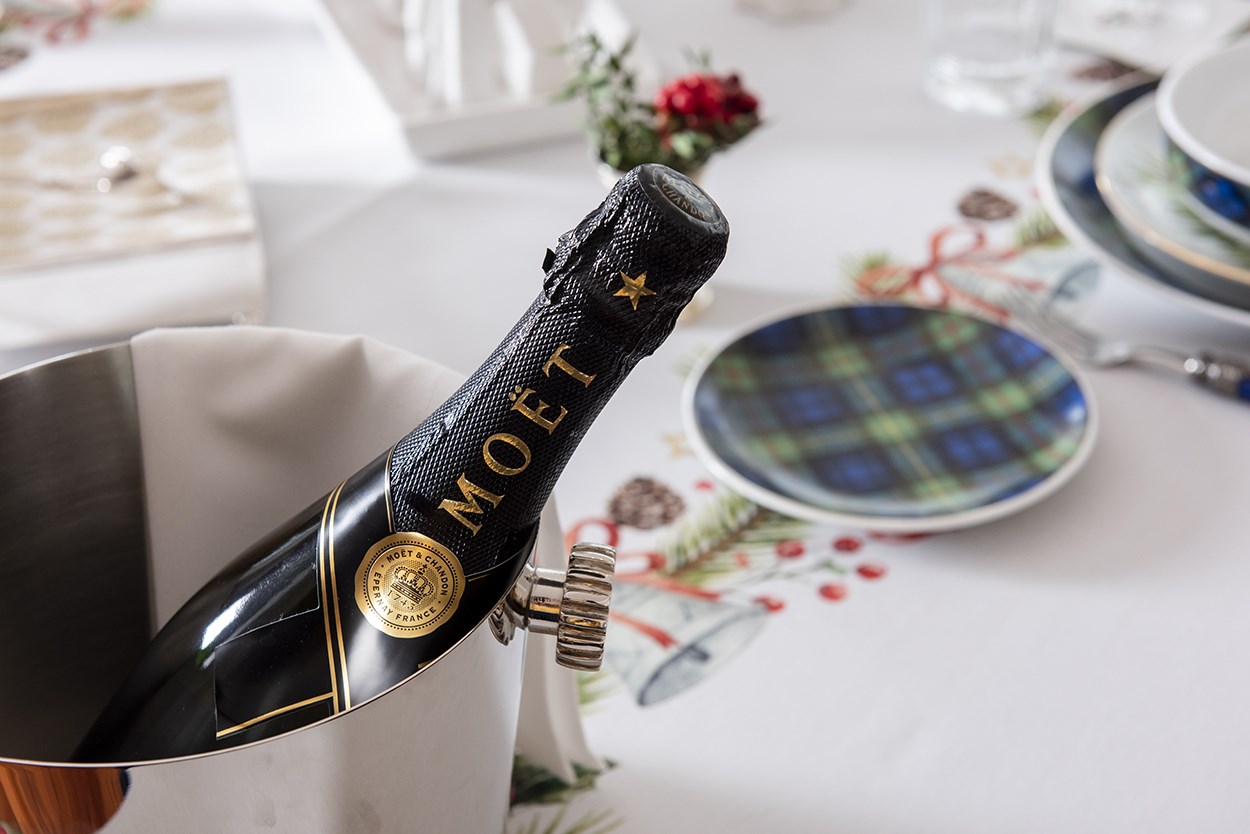 Baskılı Masa Örtüsü New Year F8003 Renkli